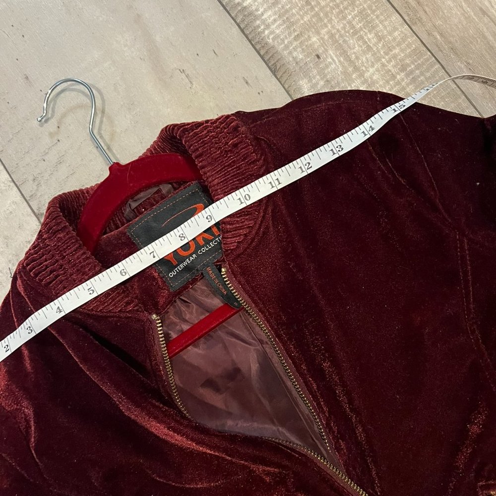 Burgundy velvet bomber jacket with embroidered rose Bin d - Picture 10 of 11